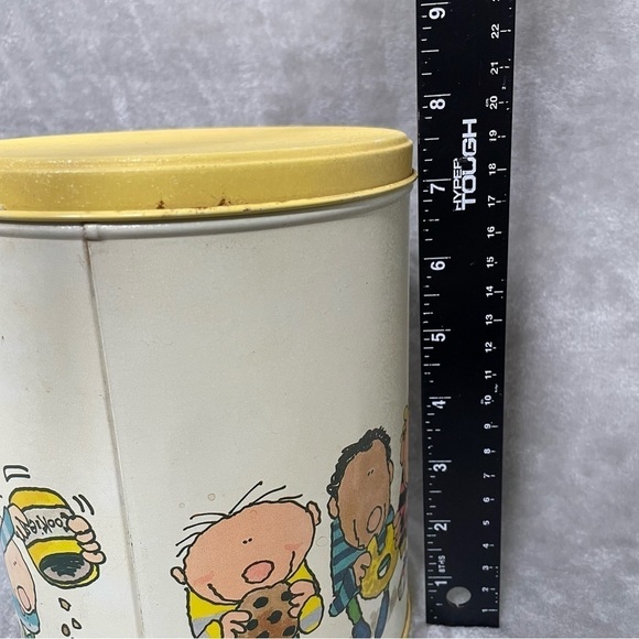 Vintage Potpourii Press Cookie Tin with Lid Art by Dabagian Kids Eating Cookies - Picture 11 of 12